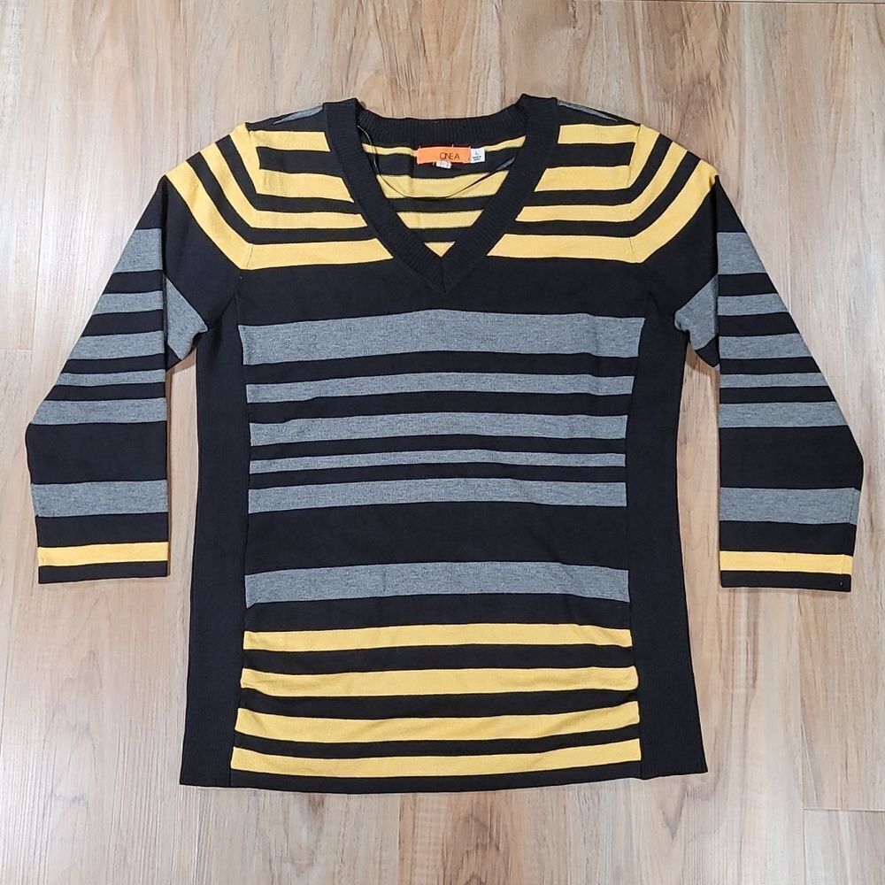💜One A Yellow & Black Stripe Vneck Sweater Large
